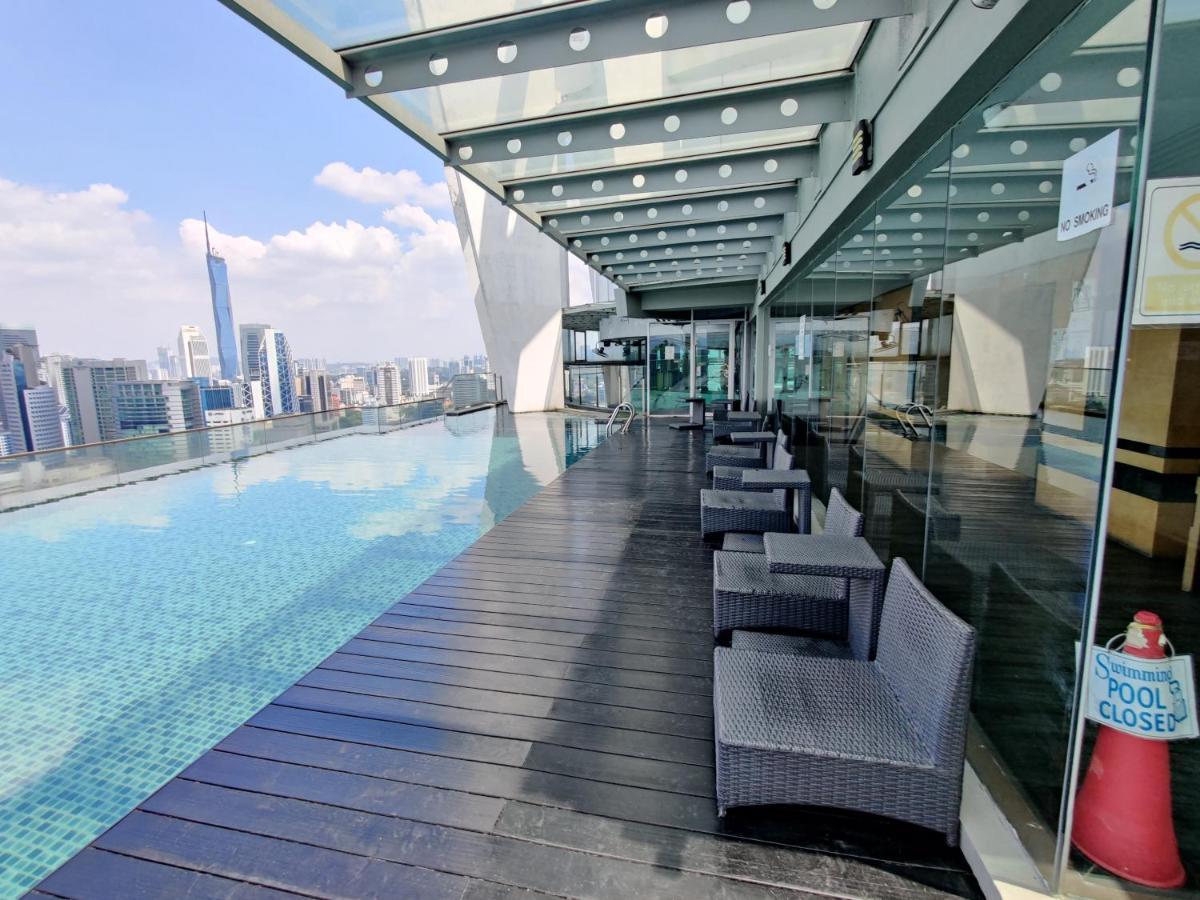 Skybed Over The Sky Hostel @Regalia Suites & Residences Kl 吉隆坡 外观 照片