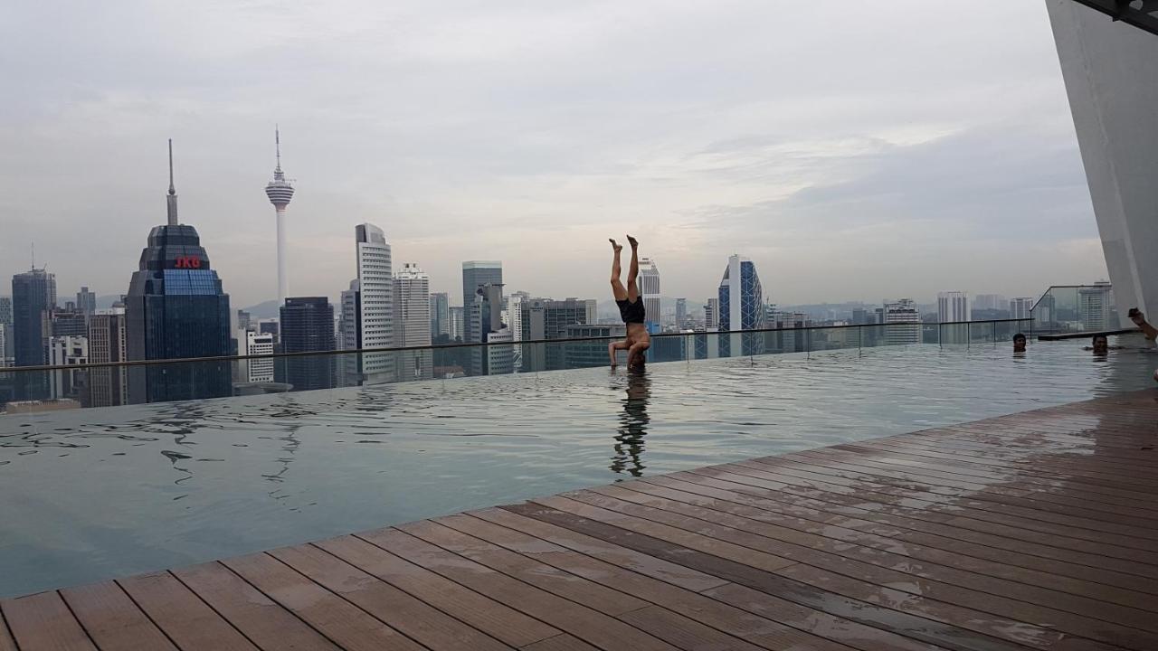 Skybed Over The Sky Hostel @Regalia Suites & Residences Kl 吉隆坡 外观 照片